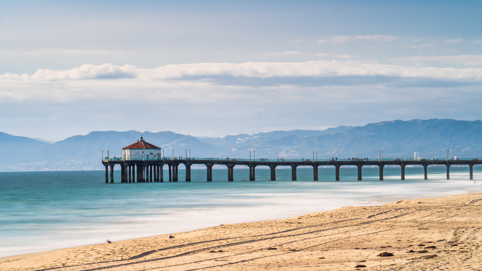 Manhattan Beach pier and beach near El Segundo for short-commute coastal lifestyle planning